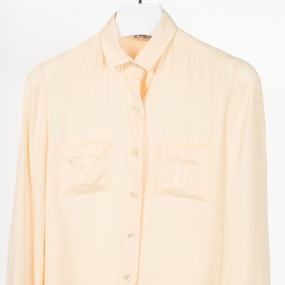 Chanel 70's-Vintage Cream Silk CC-Pocket Buttoned Blouse - Picture 3 of 9